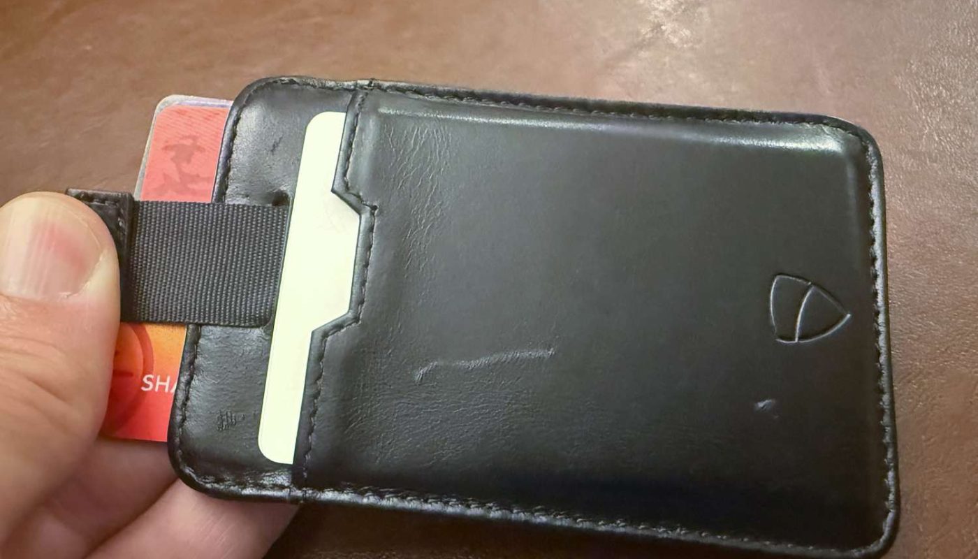 How Slim Front-Pocket Card Holders Protect Your Credit Cards From Digital Theft