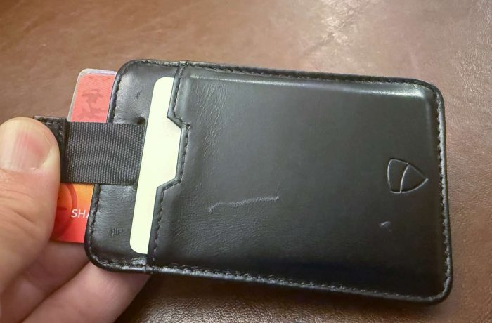 How Slim Front-Pocket Card Holders Protect Your Credit Cards From Digital Theft
